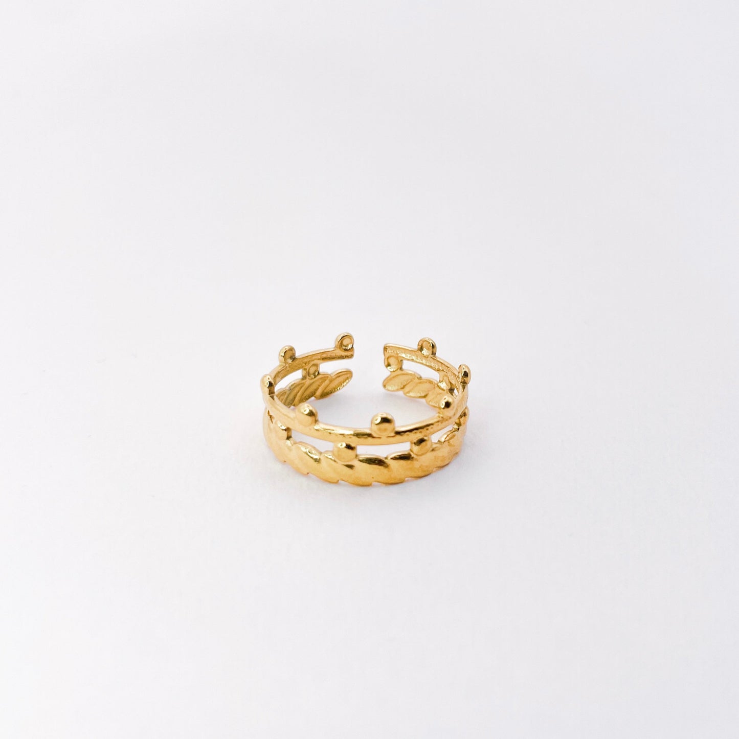 bague dorée en acier inoxydable doré. résistante à l'eau.