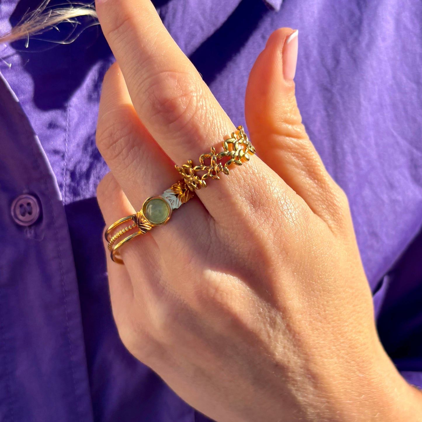 bagues à détails feuillages et pierre d'aventurine. acier inoxydable résistant à l'eau, taille ajustable, bijoux fantaisie de qualité. bagues tendances parfaites pour l'été