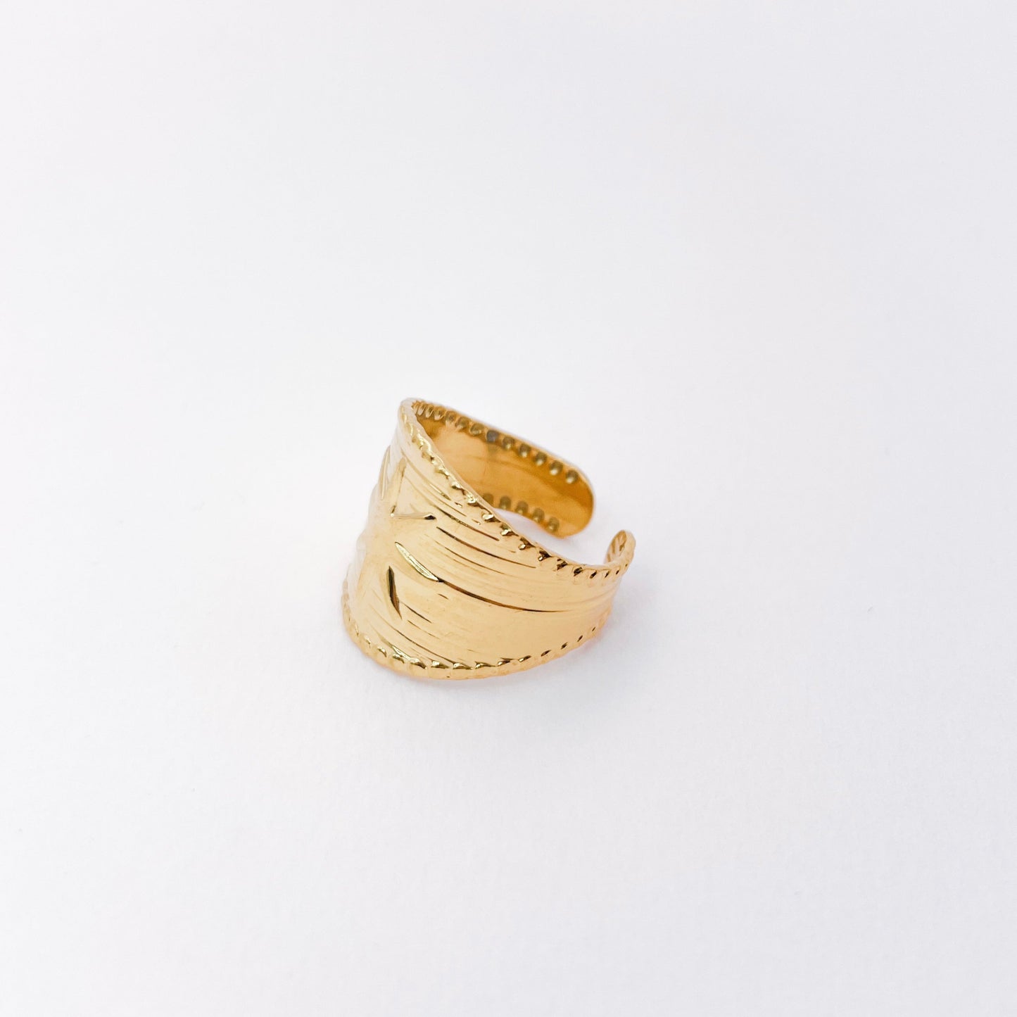 grosse bague à motif soleil. look bohème et tendance