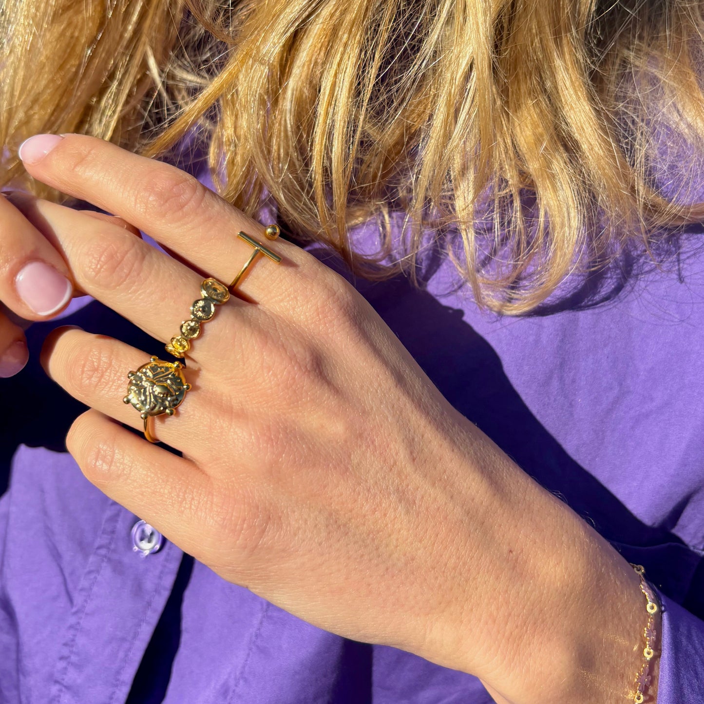 bagues portées en accumulation. bijoux bohèmes en acier inoxydable dorée, résistant et waterproof