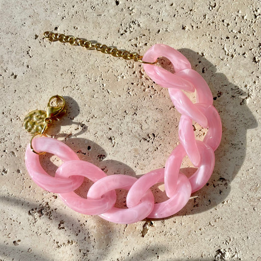 Bracelet rose clair à gros maillons acryliques. bijoux chic et tendance waterproof